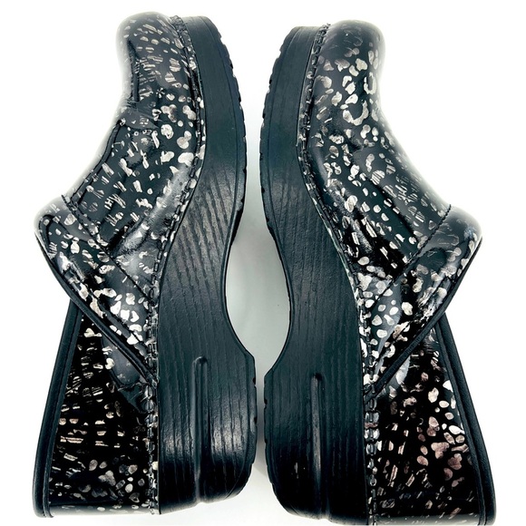 DANSKO ‘Professional’ Pewter Black Leopard Patent Leather Clogs Shoes NWOT Sz 38 - Picture 3 of 15